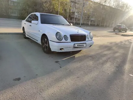 Mercedes-Benz E 230 1997 года за 2 900 000 тг. в Усть-Каменогорск – фото 2