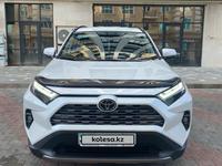 Toyota RAV4 2023 года за 23 300 000 тг. в Актау