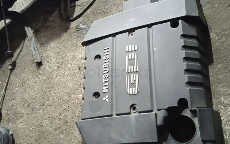 Пластик на двигатель Митсубиси Спец стар за 18 000 тг. в Алматы