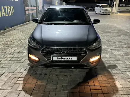 Hyundai Accent 2019 года за 7 200 000 тг. в Атырау – фото 2