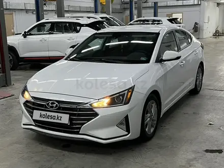 Hyundai Elantra 2020 года за 8 500 000 тг. в Атырау – фото 2