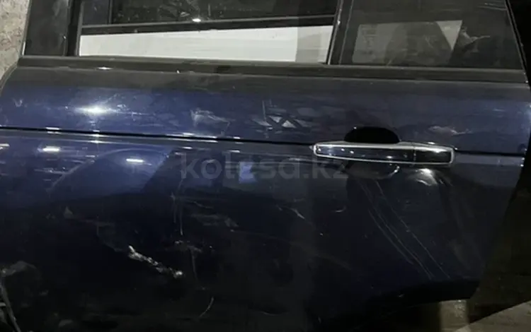 Дверь задняя левая правая Range Rover L405 за 500 тг. в Алматы