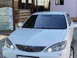 Toyota Camry 2005 года за 7 400 000 тг. в Туркестан – фото 2