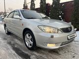 Toyota Camry 2005 года за 6 200 000 тг. в Алматы – фото 2