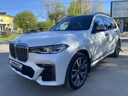 BMW X7 2021 года за 55 000 000 тг. в Уральск