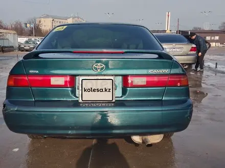 Toyota Camry 1997 года за 3 100 000 тг. в Шу – фото 2