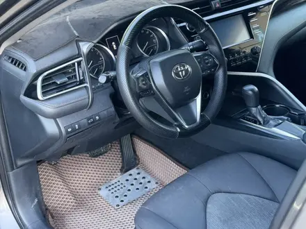 Toyota Camry 2018 года за 6 700 000 тг. в Уральск – фото 10