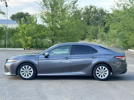 Toyota Camry 2018 года за 6 700 000 тг. в Уральск – фото 4