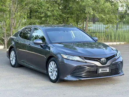 Toyota Camry 2018 года за 6 700 000 тг. в Уральск – фото 3