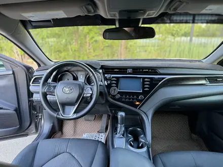 Toyota Camry 2018 года за 6 700 000 тг. в Уральск – фото 6