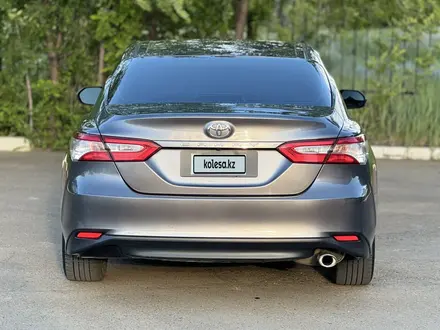 Toyota Camry 2018 года за 6 700 000 тг. в Уральск – фото 9