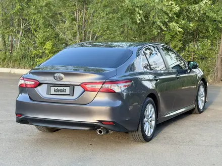 Toyota Camry 2018 года за 6 700 000 тг. в Уральск – фото 8