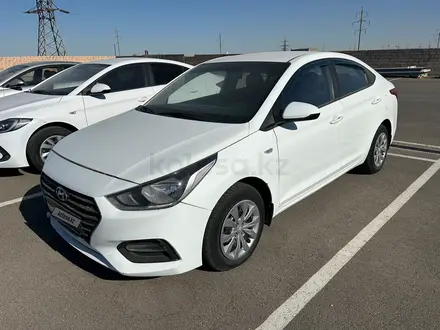 Hyundai Accent 2018 года за 6 800 000 тг. в Актау – фото 2