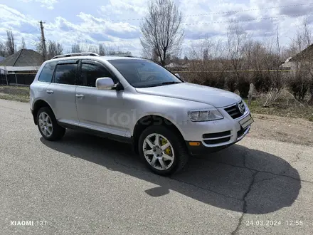 Volkswagen Touareg 2004 года за 5 800 000 тг. в Талдыкорган – фото 2