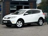 Toyota RAV4 2015 года за 9 800 000 тг. в Караганда