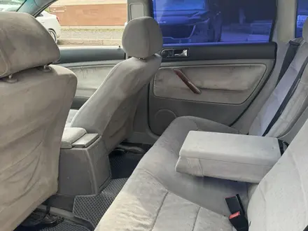 Volkswagen Passat 2003 годаүшін2 000 000 тг. в Астана – фото 8
