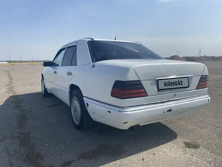 Mercedes-Benz E 220 1993 года за 1 500 000 тг. в Тараз – фото 4