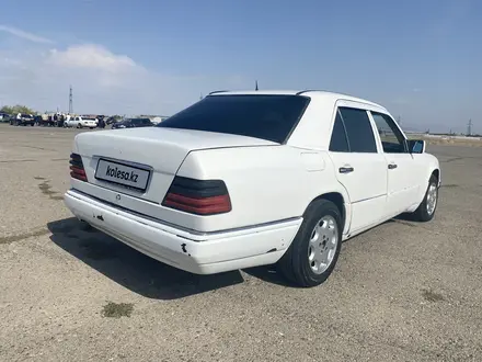 Mercedes-Benz E 220 1993 года за 1 500 000 тг. в Тараз – фото 5