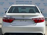 Toyota Camry 2015 года за 9 500 000 тг. в Актобе – фото 4