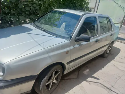 Volkswagen Vento 1993 года за 1 100 000 тг. в Тараз