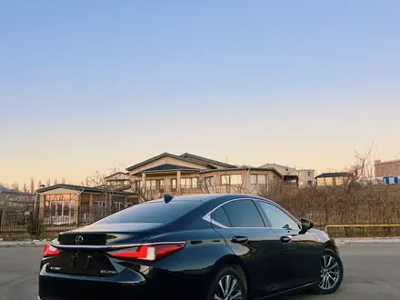 Lexus ES 250 2019 года за 18 000 000 тг. в Актау – фото 4