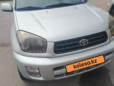 Toyota RAV4, 2001
