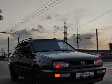 Volkswagen Golf 1997 года за 1 700 000 тг. в Алматы – фото 2