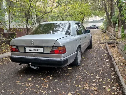 Mercedes-Benz E 230 1992 года за 1 100 000 тг. в Тараз – фото 3