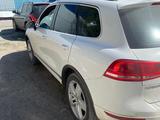 Volkswagen Touareg 2012 года за 13 000 000 тг. в Астана – фото 2