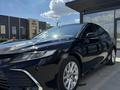 Toyota Camry 2023 года за 16 500 000 тг. в Атырау – фото 3