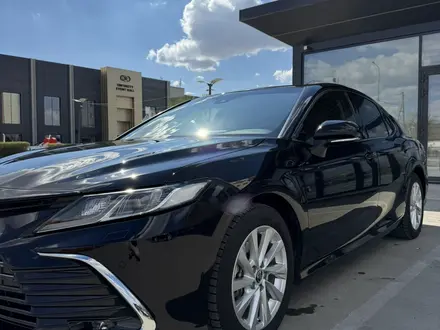 Toyota Camry 2023 года за 16 500 000 тг. в Атырау – фото 3