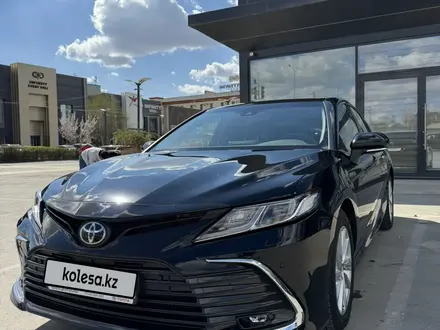 Toyota Camry 2023 года за 16 500 000 тг. в Атырау – фото 5