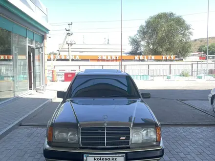 Mercedes-Benz E 220 1993 года за 2 000 000 тг. в Алматы – фото 4