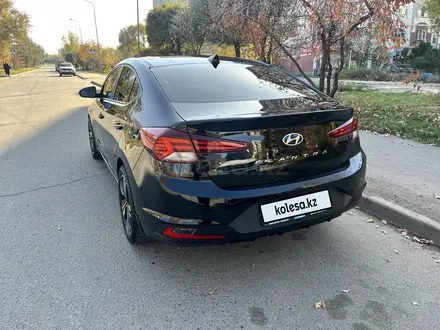 Hyundai Elantra 2019 года за 8 200 000 тг. в Алматы – фото 2