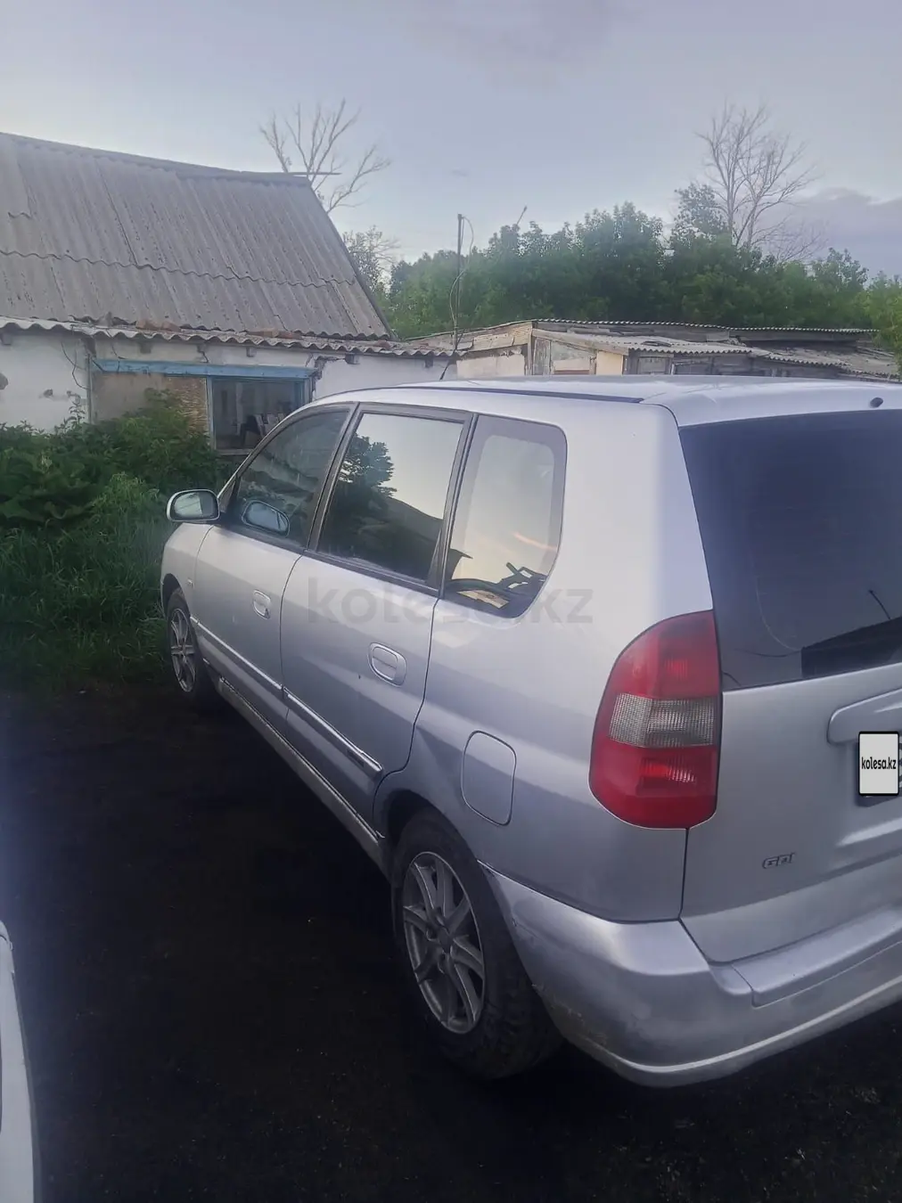 Mitsubishi Space Star, 2001
