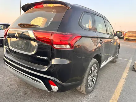 Mitsubishi Outlander 2023 года за 13 250 000 тг. в Астана – фото 2