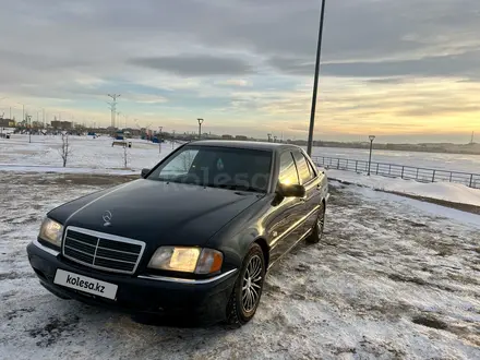 Mercedes-Benz C 200 1997 года за 2 490 000 тг. в Кокшетау