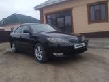 Toyota Camry 2004 года за 5 500 000 тг. в Айтеке би – фото 2