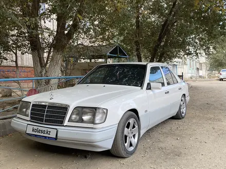 Mercedes-Benz E 320 1994 года за 2 500 000 тг. в Жезказган – фото 3