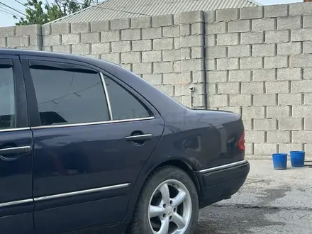 Mercedes-Benz E 200 1996 года за 1 100 000 тг. в Шымкент – фото 2