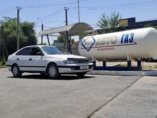 Toyota Carina E