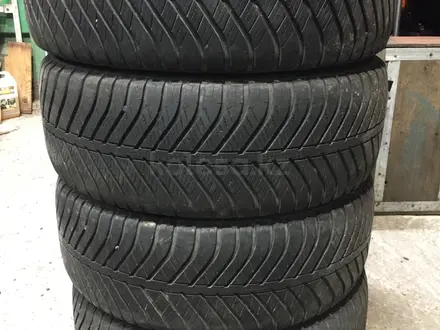 Резина зимняя 225/55 r17 GoodYear, из Японии за 67 000 тг. в Алматы