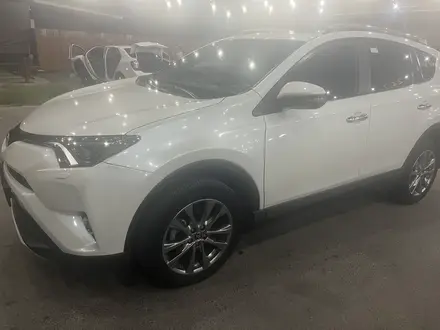 Toyota RAV4 2018 года за 13 800 000 тг. в Шымкент – фото 3