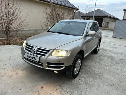 Volkswagen Touareg 2005 года за 5 500 000 тг. в Атырау