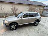 Volkswagen Touareg 2005 годаfor5 000 000 тг. в Атырау – фото 3