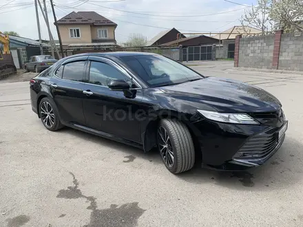 Toyota Camry 2020 года за 15 500 000 тг. в Алматы – фото 3