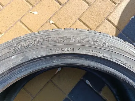 ОДНА шина 245/45 R18 — "Dunlop Winter MAXX" (Япония), зимняя, в х за 25 000 тг. в Астана – фото 3