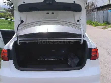 Volkswagen Jetta 2017 года за 8 000 000 тг. в Алматы – фото 13
