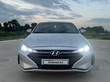 Hyundai Elantra 2020 года за 9 300 000 тг. в Актобе