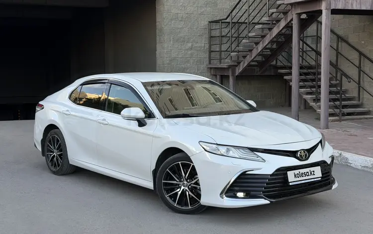 Toyota Camry 2023 года за 14 800 000 тг. в Астана